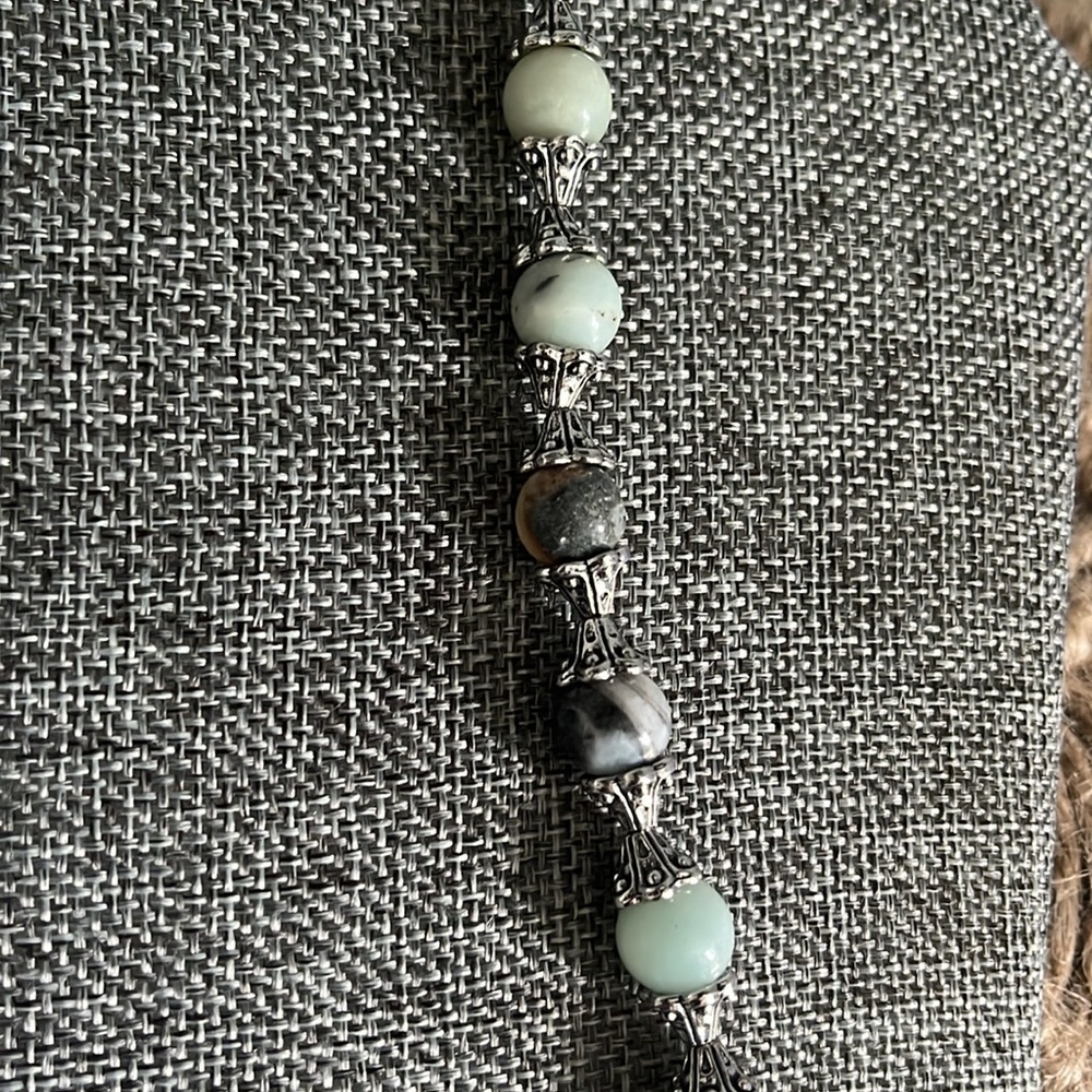 Glass multicolored marbled speckled beaded circle silver tone toggled necklace - Picture 8 of 10
